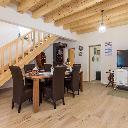 Amazing Home In Vrzici With Jacuzzi Екстериор снимка