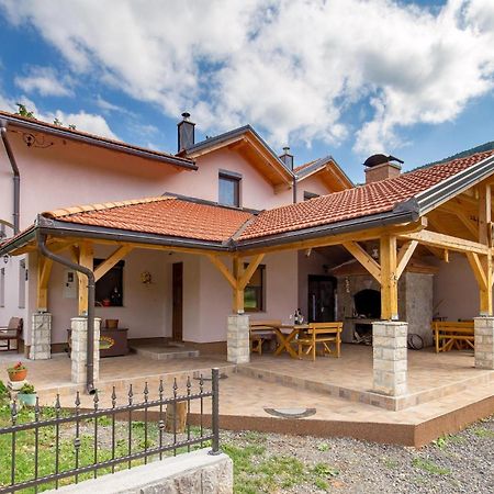 Amazing Home In Vrzici With Jacuzzi Екстериор снимка
