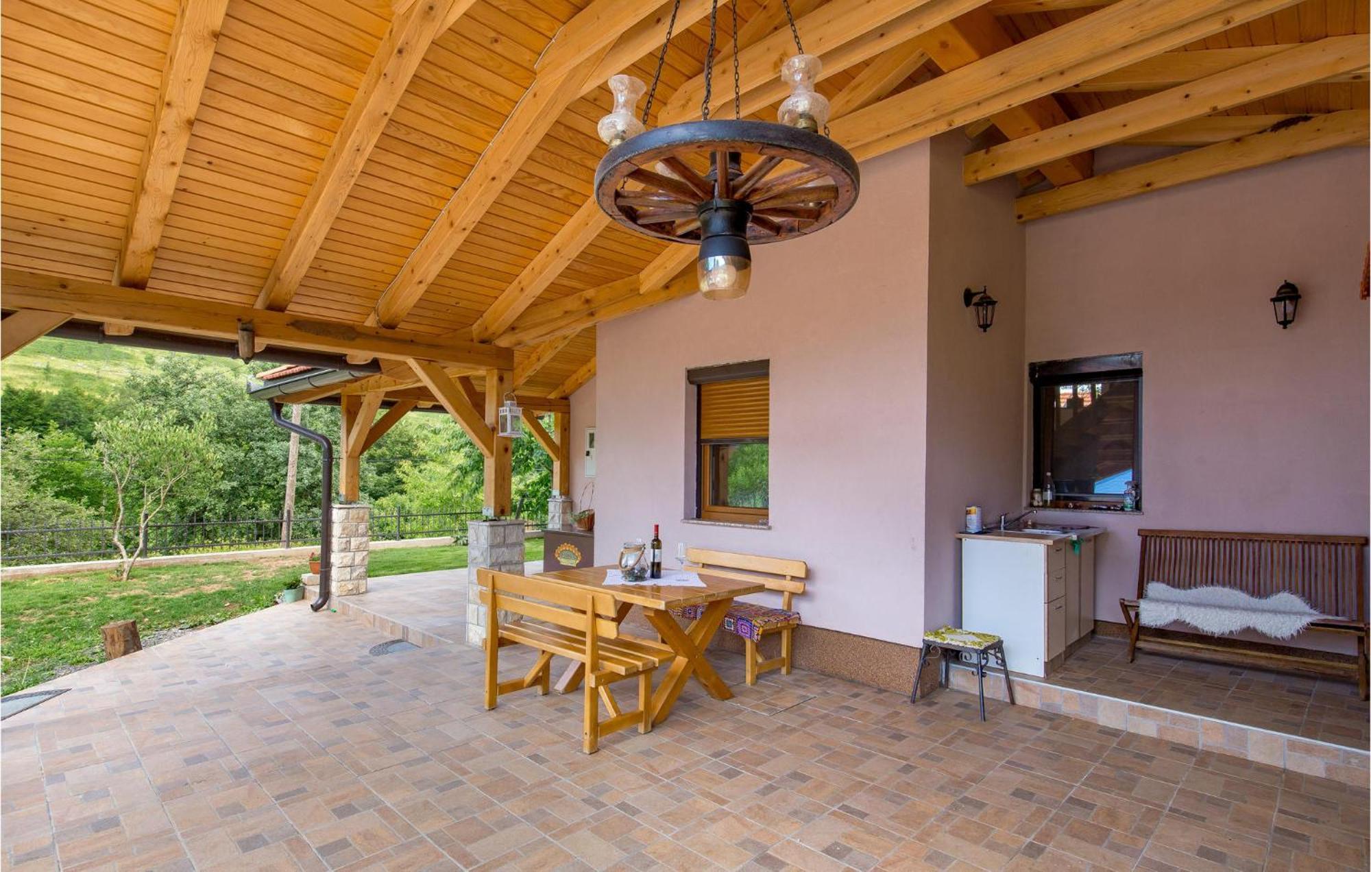 Amazing Home In Vrzici With Jacuzzi Екстериор снимка