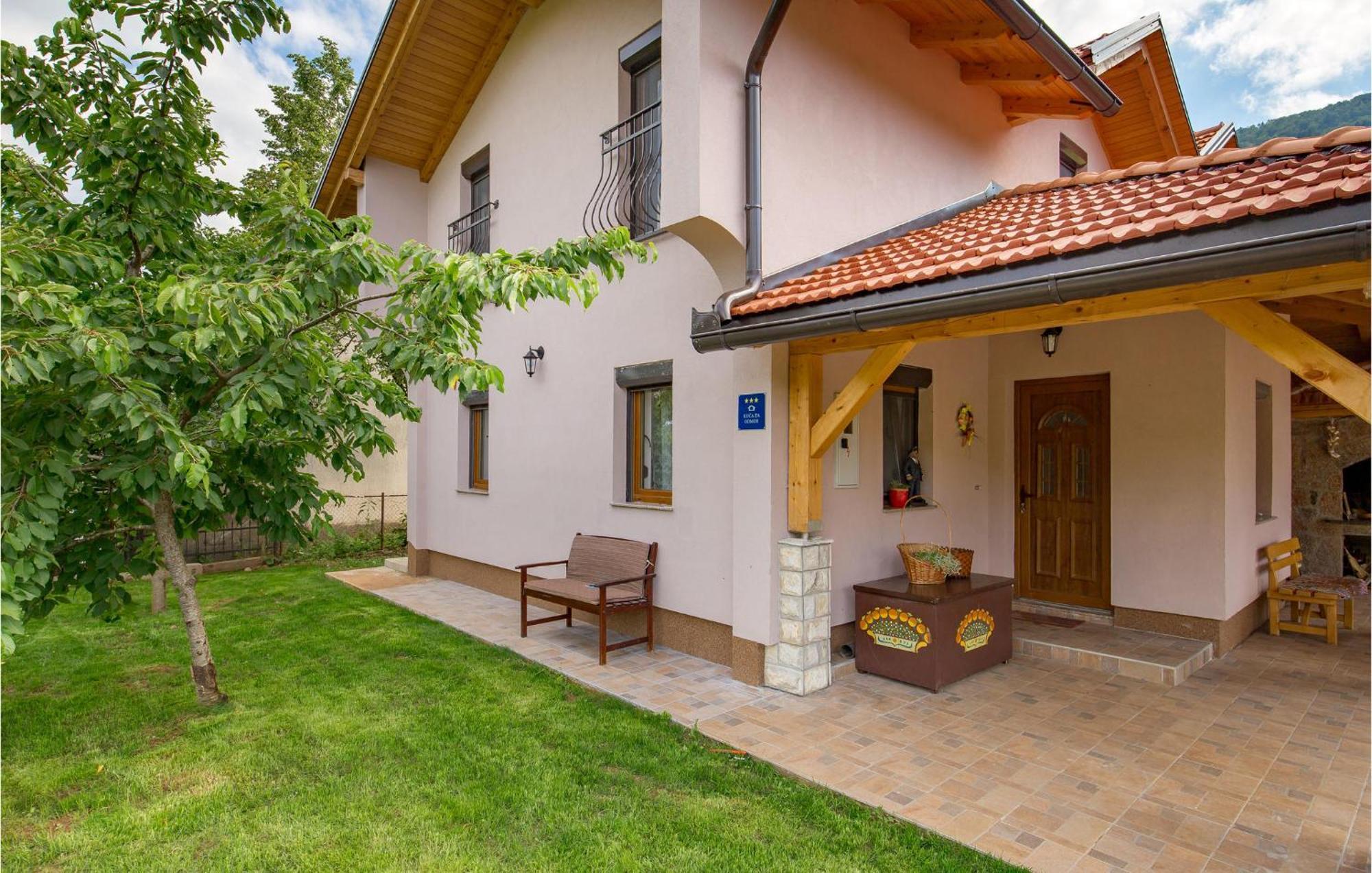Amazing Home In Vrzici With Jacuzzi Екстериор снимка