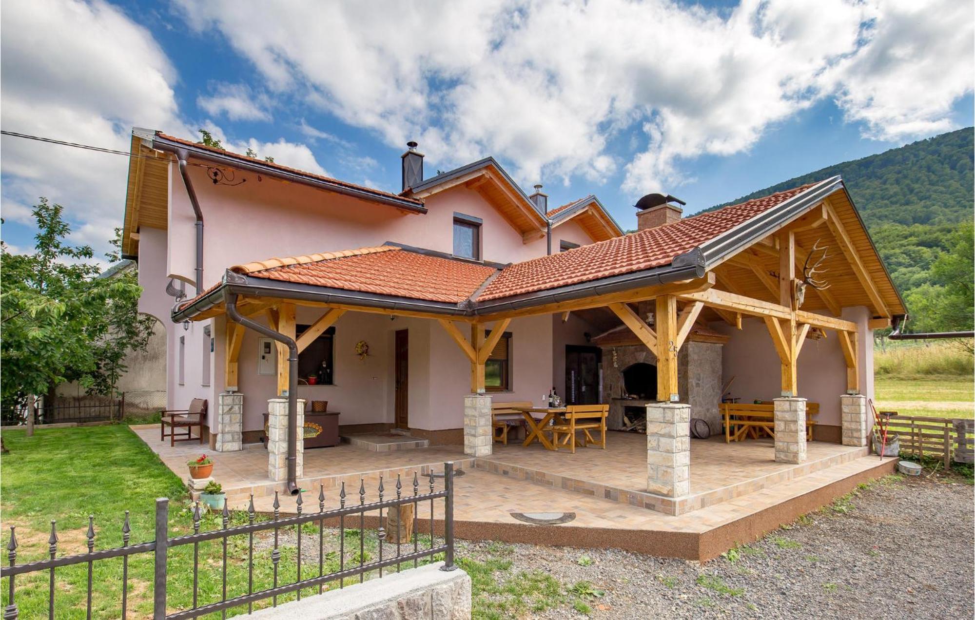 Amazing Home In Vrzici With Jacuzzi Екстериор снимка